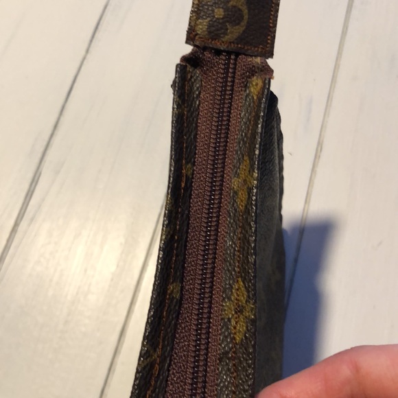 Louis Vuitton Toiletry 19 (zipper replaced) - Picture 9 of 14